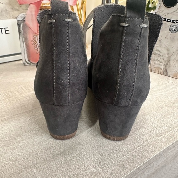 DV8 Women's Blue Suede Ankle Boots size 7.5 - Picture 3 of 6